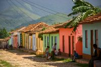 kleurrijk straatje in Cuba