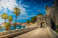Stadspoort en oude haven van Dubrovnik