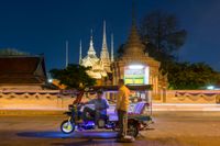 TukTuk voor de Wat Pho tempel in Bangkok