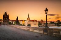 Karelsbrug met oude stad van Praag