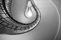 Lightbulb staircase in het huis van de Black Madonna